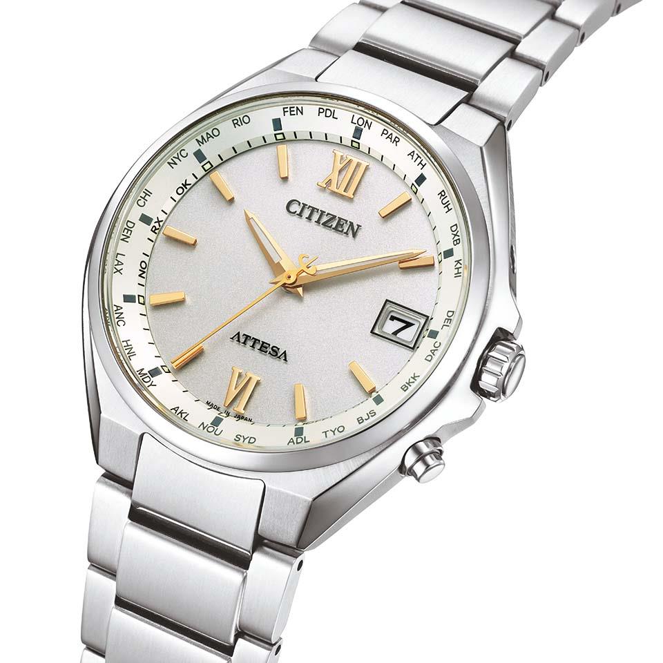 チタン製でとても軽いですシチズンの腕時計アテッサCB1120-50A美品